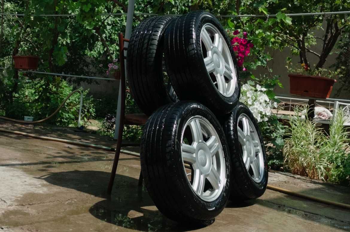 Торус R15 отличное состояние, шины в подарок!!!