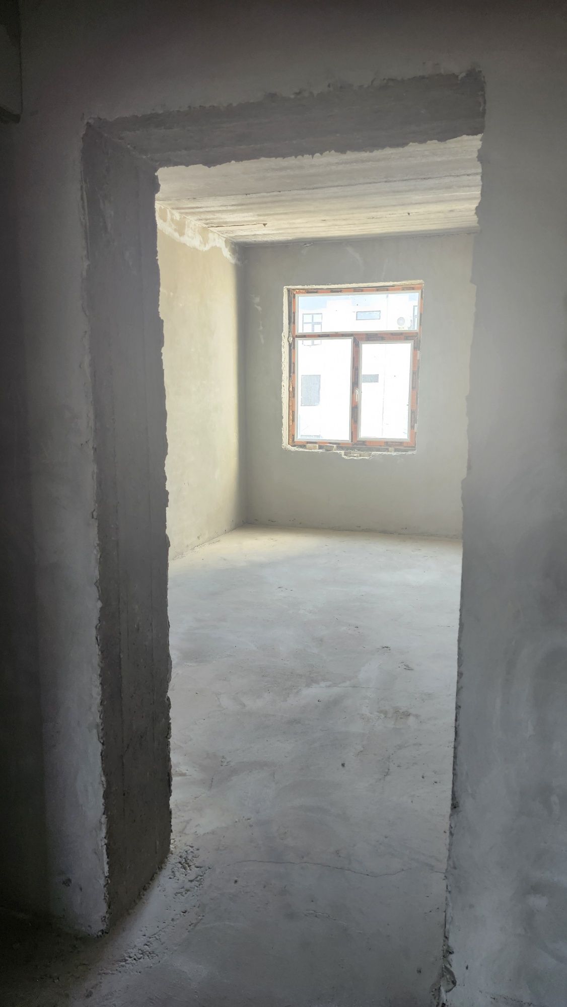 Прод.3 ком.кв,93 кв метр.за Чеваром,на 5 этаже,квартира сквозная