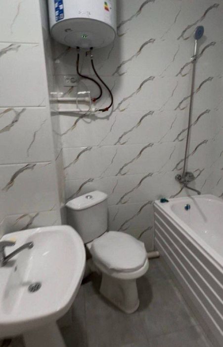 2 xonali kvartira sotiladi