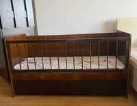 Бебешко дървено легло, със матрак и две големи чекмеджета, 140 см