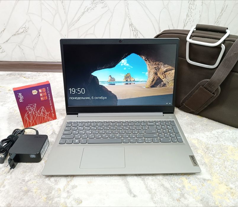 Ноутбук LENOVO 2021 + Сумка.