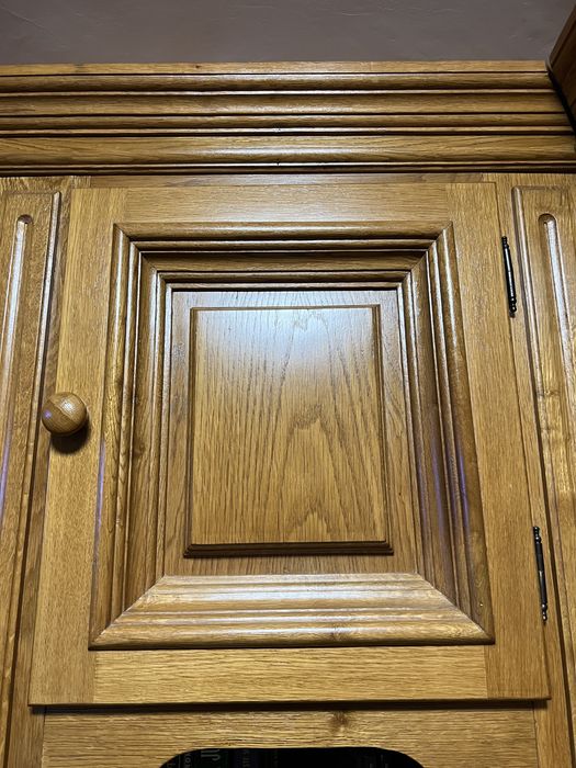 Mobila din lemn masiv cu vitrina-bar