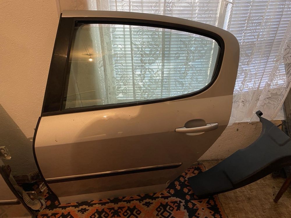 Врати за пежо peugeot 407