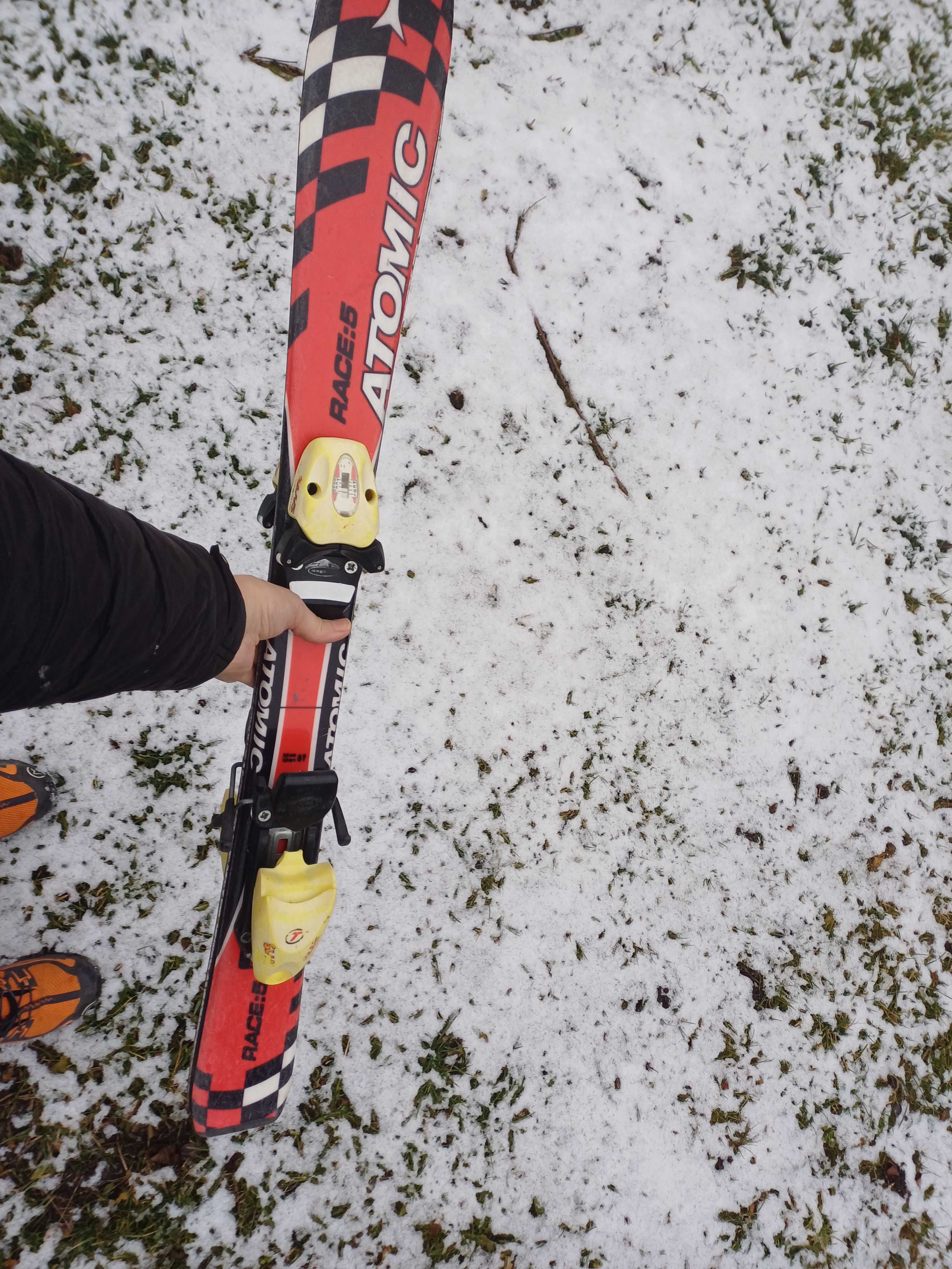 Skiuri Atomic Race 5 -90cm .Stare bună .Pret 110lei