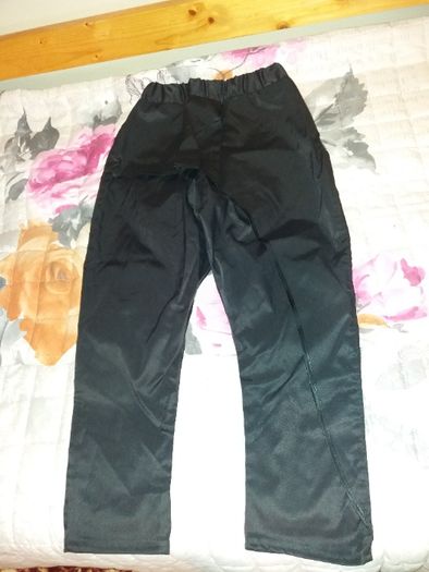 bluza corp ski,mar.S + pantalon negru material impermeabil