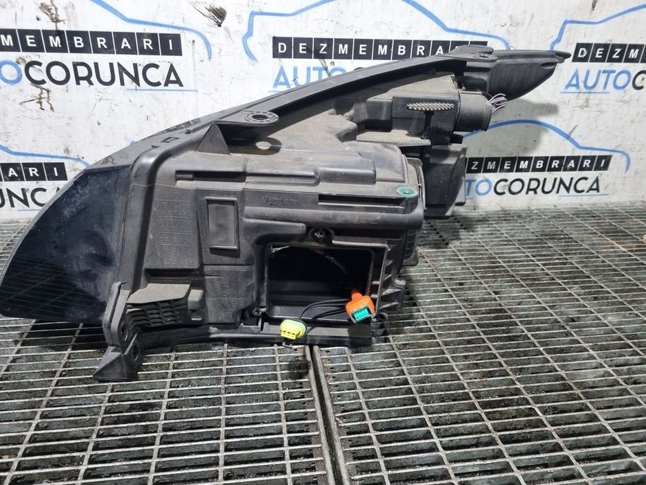 Far Dreapta Land Rover Range Rover Evoque 2012 - 2015 SUV 2 Usi (1226) Xenon