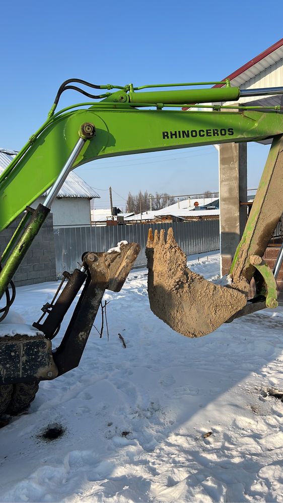 Экскаватор погрузчик продам