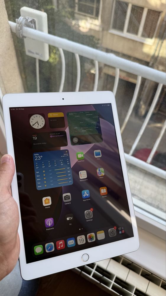 iPad 8th Gen (WiFi) 32GB + Apple Pencil