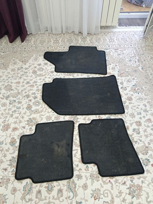 Продаю коврики в салон