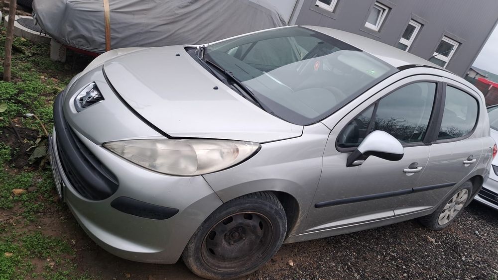 Mașina Peugeot 207