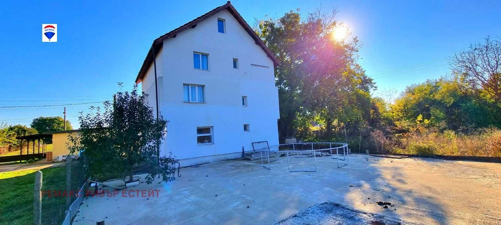 Къща на три етажа за продажба в с. Ряхово, обл. Русе