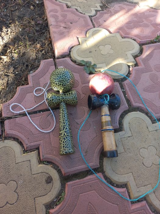 Vând kendama pentru copii,cu cupe mici.