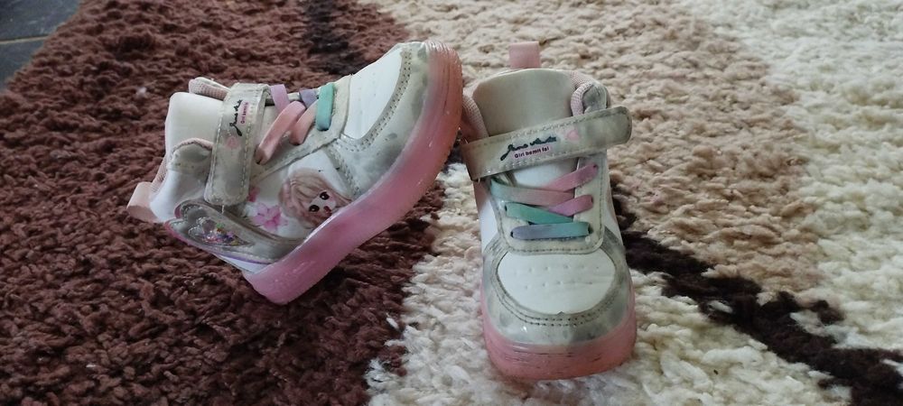 Adidași gheata Nr 22 interior 14 cm