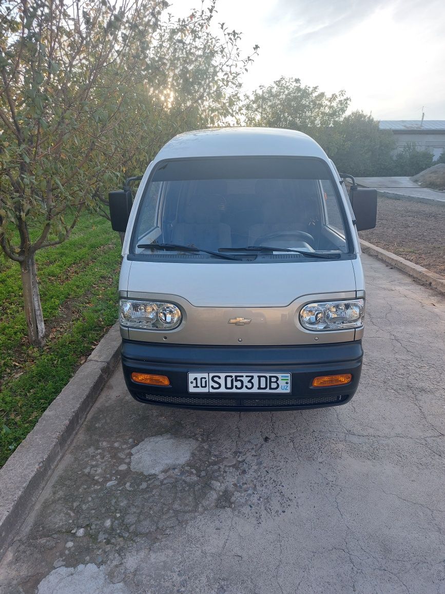 Chevrolet Damas sedan