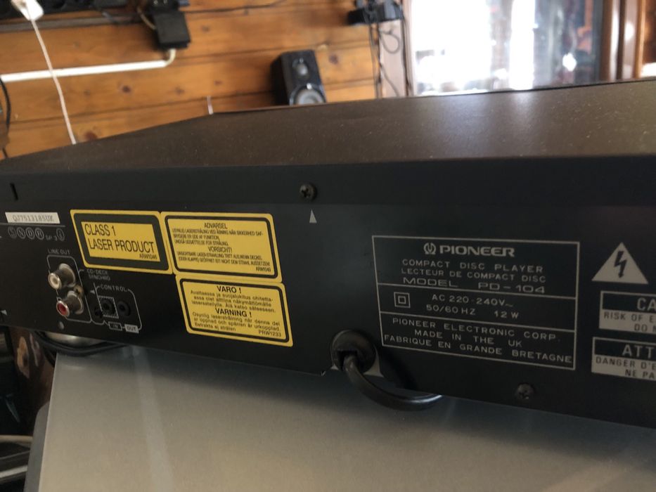Pioneer PD-104 compact disc player