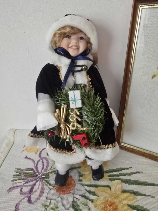 Порцеланова кукла на стойка, без забележки
