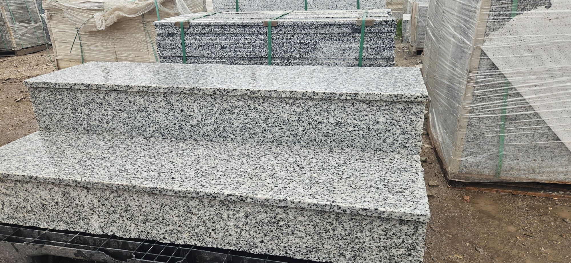 Продавам гранит 60x30х2  термолющен