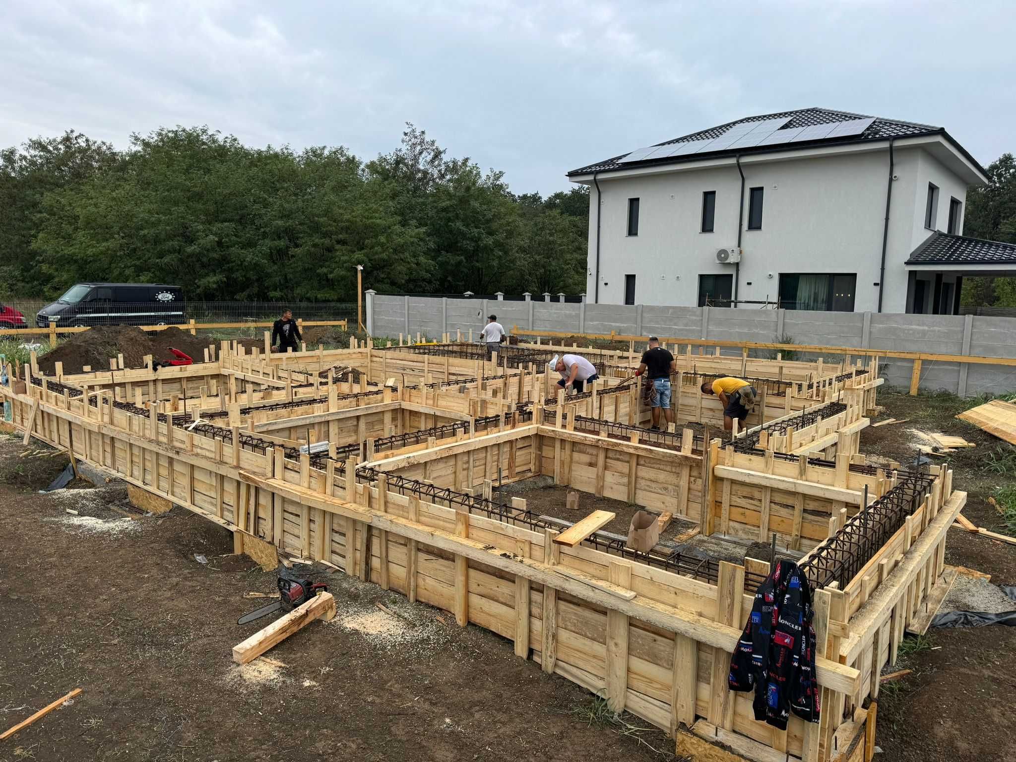 Construcții de Calitate: Case la Roșu, Gri și la Cheie