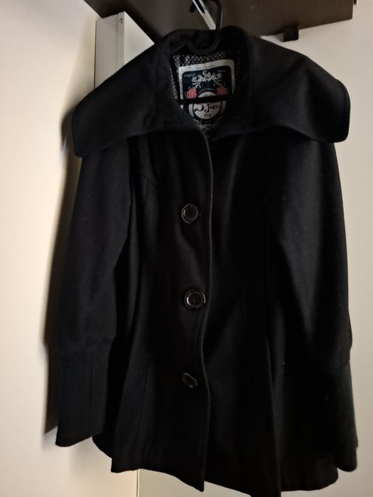 Черно дамско палто с вълна