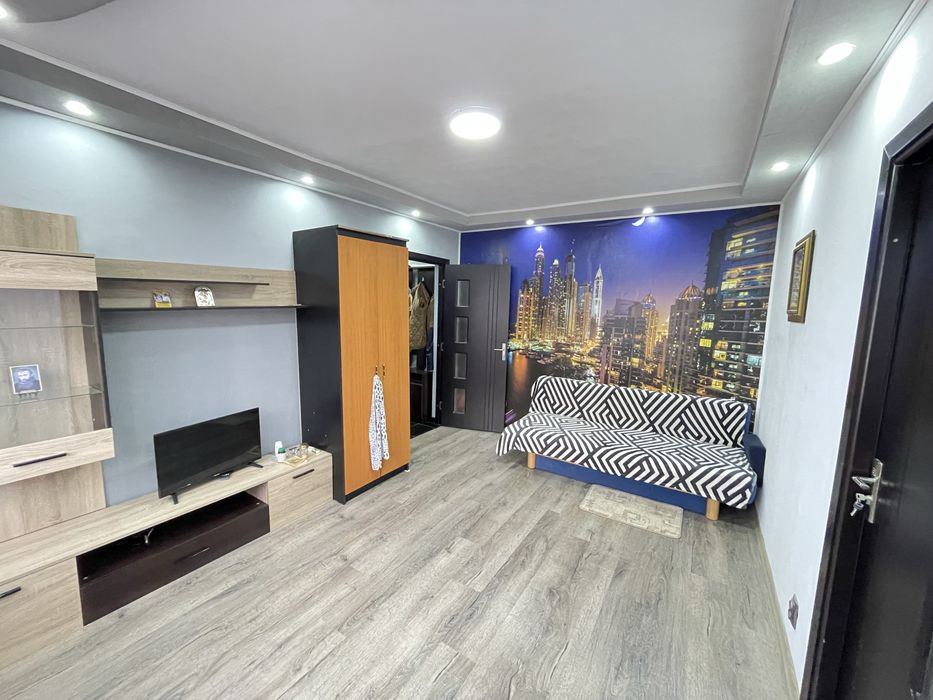 Apartament cu trei camere , zona Nufarul