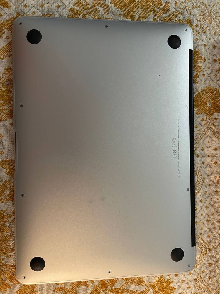 Продаю MacBook Air 13