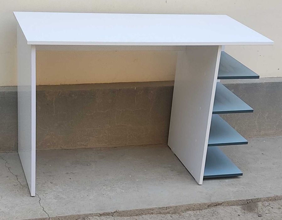 Письменный стол    .