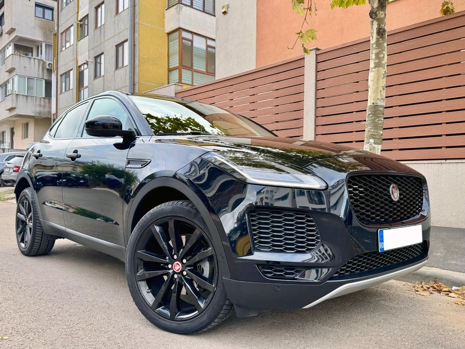 Jaguar E-Pace Jaguar E-type Rdynamic panoramic ACC lane assist Meridian bord virtual