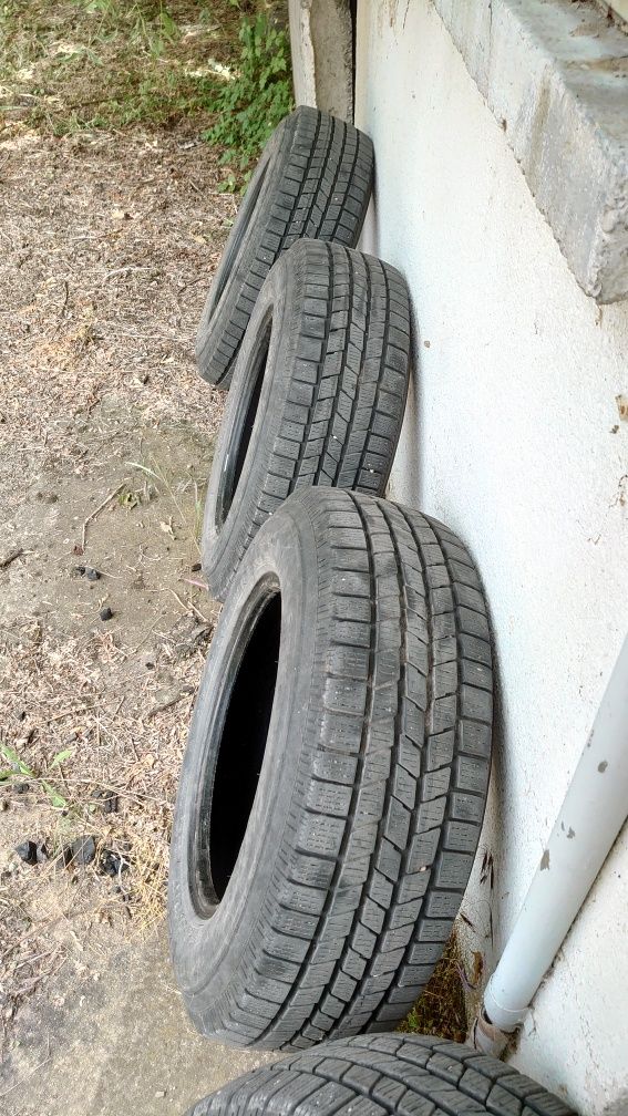 Зимни Pirelli Scorpion M+S 215 70 16