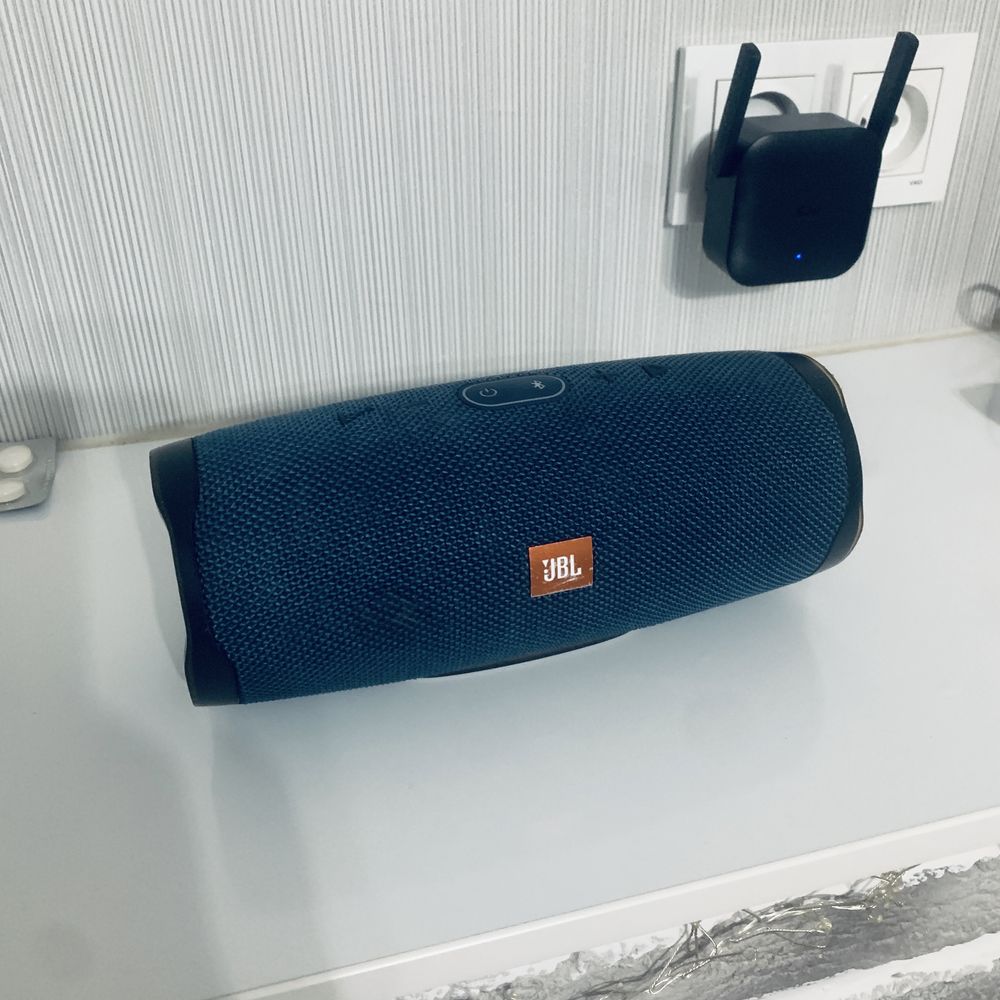 Портативная акустика JBL Charge 4