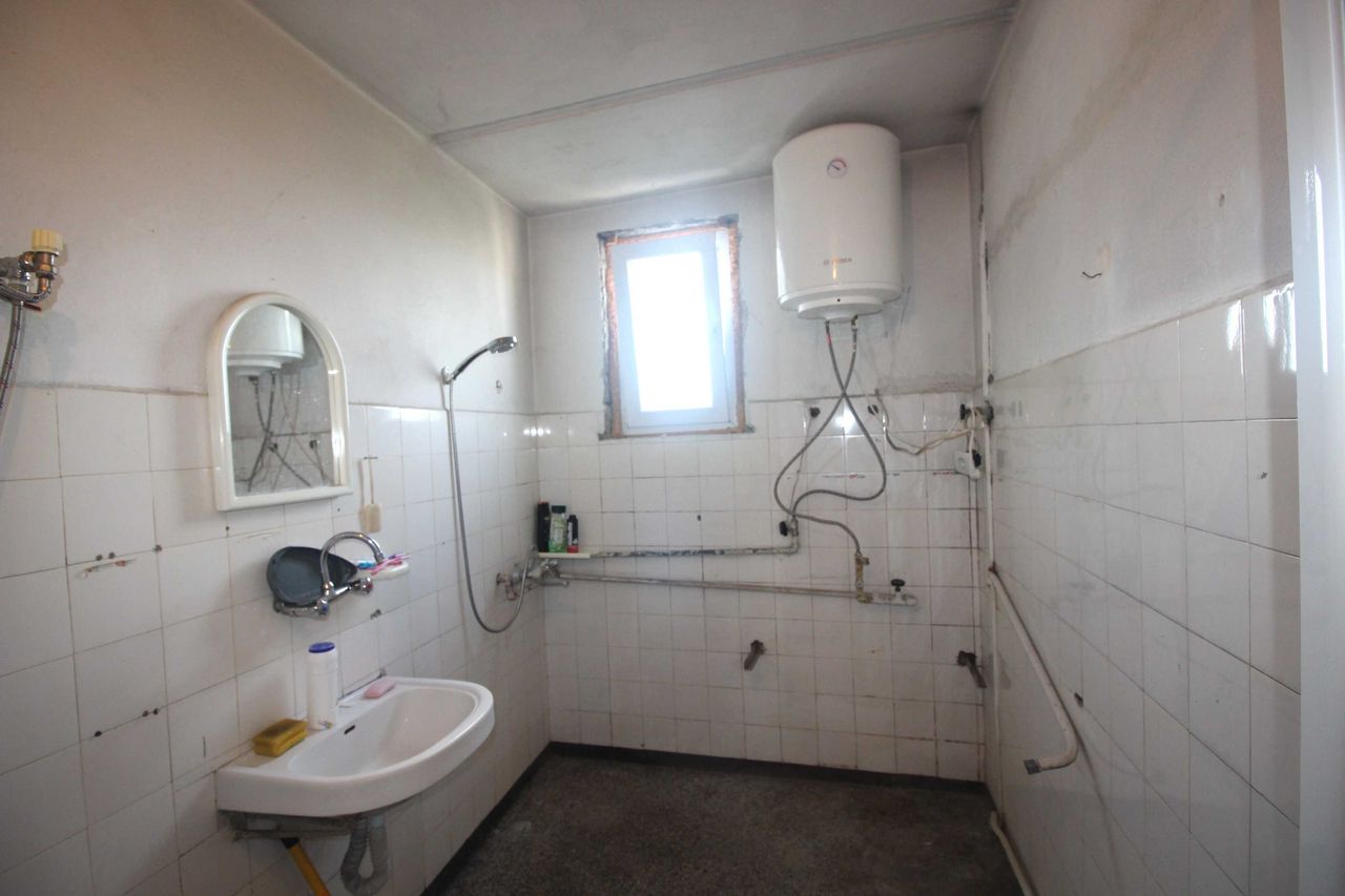 Продава се Двустаен апартамент в Габрово, Център - 68 кв.м за 938 €/кв.м - Снимка #9