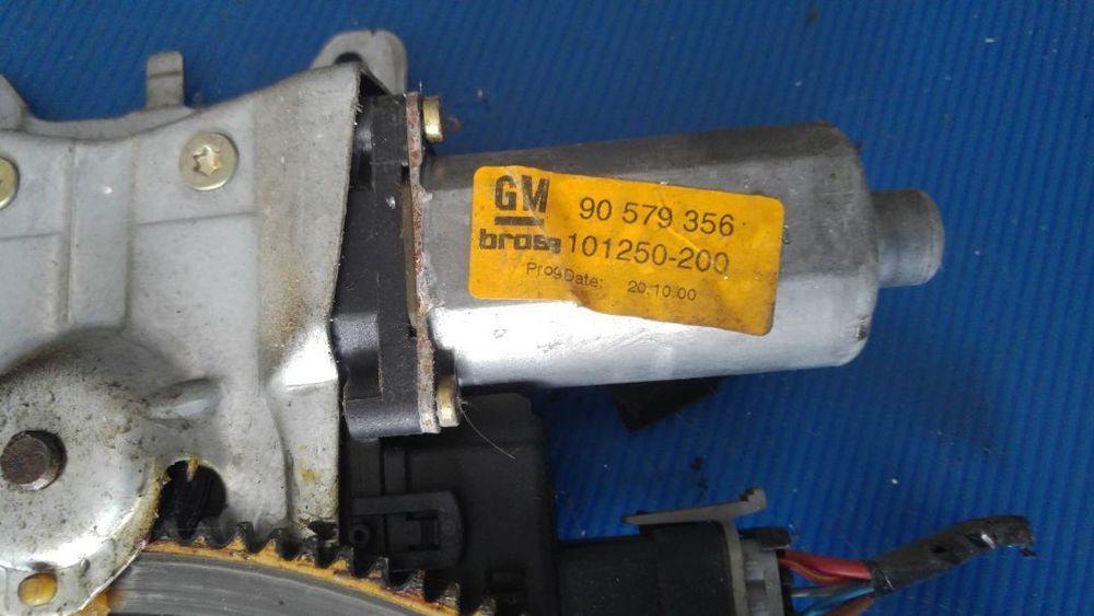 macara usa dreapta fata opel zafira a 90579356