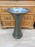 Vas ornamental din ceramica, stil piedestal