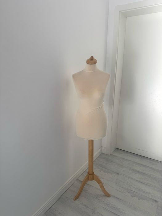 Manechine dama impecabile