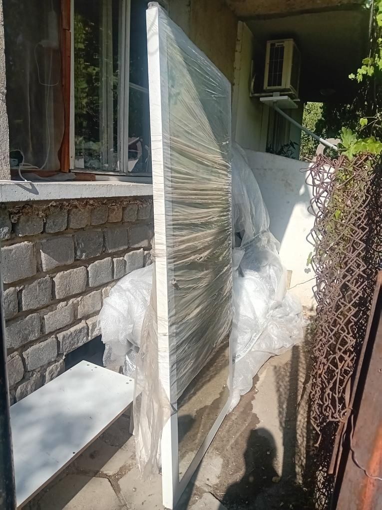 Огледало с Бяла рамка