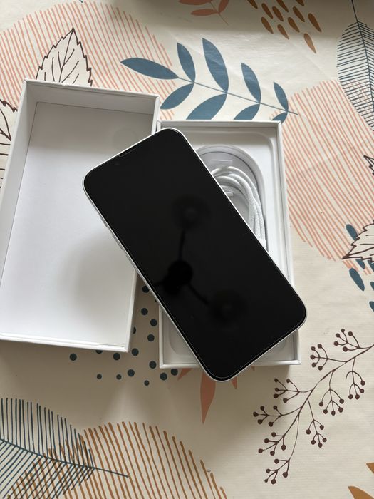 iPhone 16e 128 GB  с гаранция