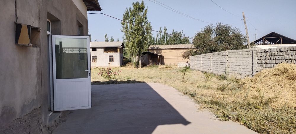 Uy sotiladi srochna Toshkent viloyati Yuqori chirchiq tumani Jumabozor