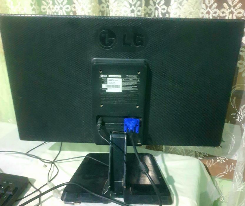 19 manitor 4 dona qolgan