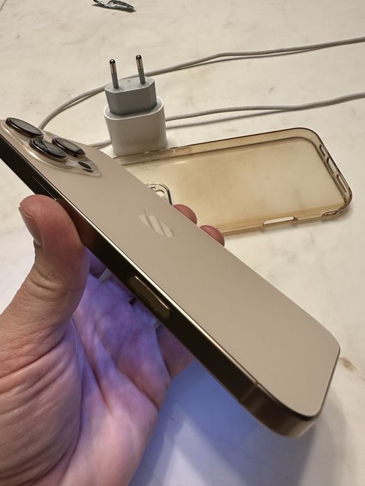 Iphone 16 pro max.  256 GB