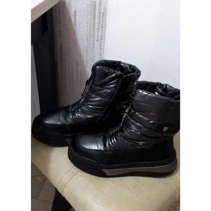 Продам девочковые зимние сапоги размер  35 на натур шерсти