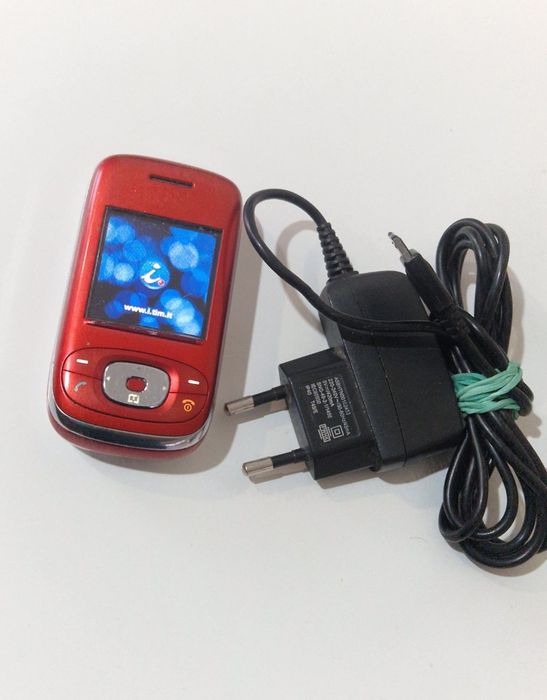 Telefon cu încărcător