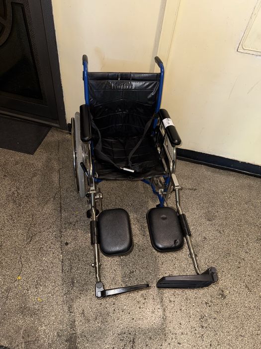 Carut scaun rulant medical batrani handicap dizabilitati (ca nou)