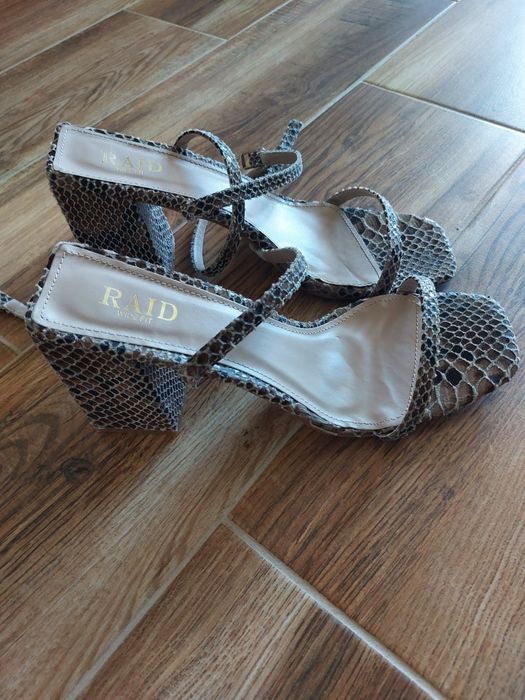 Sandale cu toc, noi, Raid,