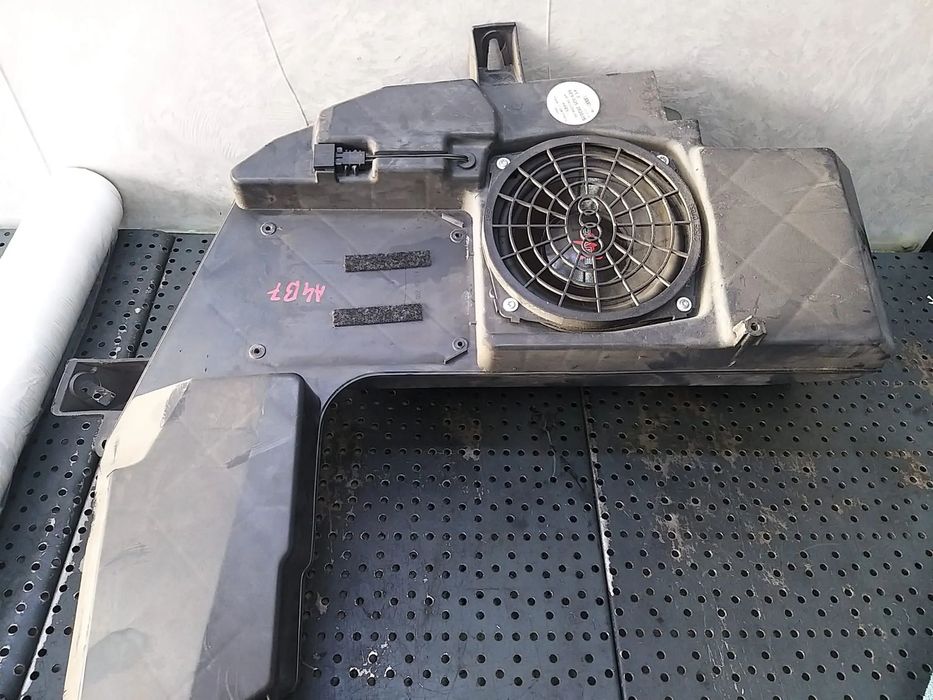 Subwoofer auto audi a4 b7 8e 8e903538203s