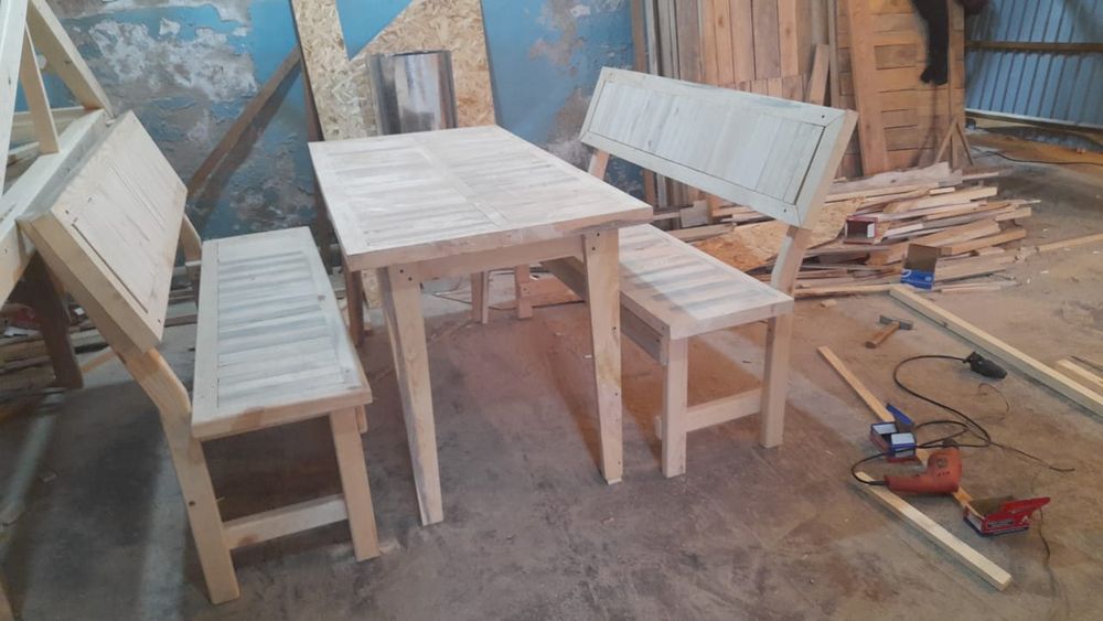 Столы со скамейками