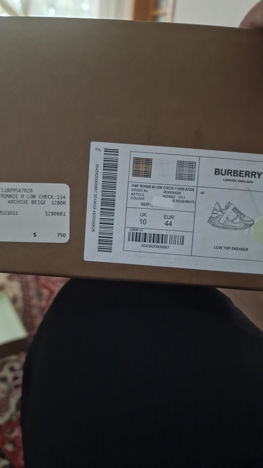 Adidas noi in cutiei Burberry originali marimea 44