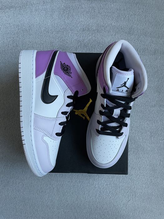 Jordan 1 Mid Grape