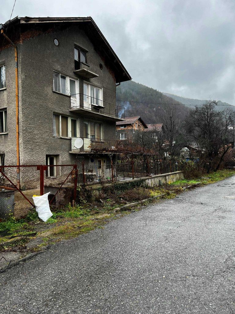 Продава се Къща в с. Томпсън, Област София-област - 228 кв.м за 406 €/кв.м - Снимка #11