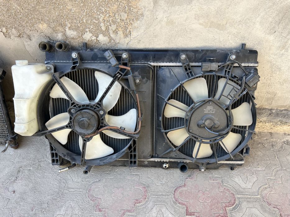 Радиатор на Хонда фит ресталинг