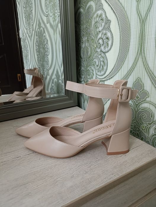 Tufli sotiladi. Kundalik va bazmlar uchun