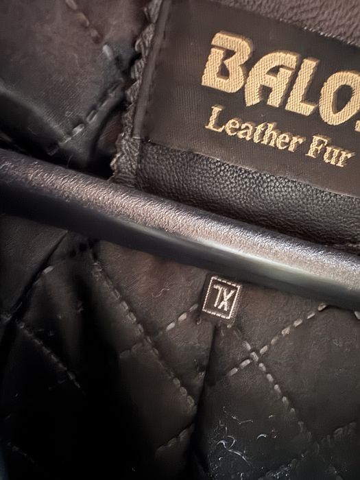 Зимно яке от естесвена кожа, с качулка от естесвена яка!